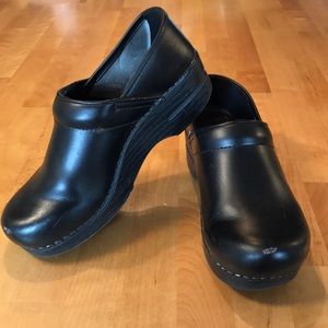 DANSKO Black Clogs Ladies Size 39 EU/9 US